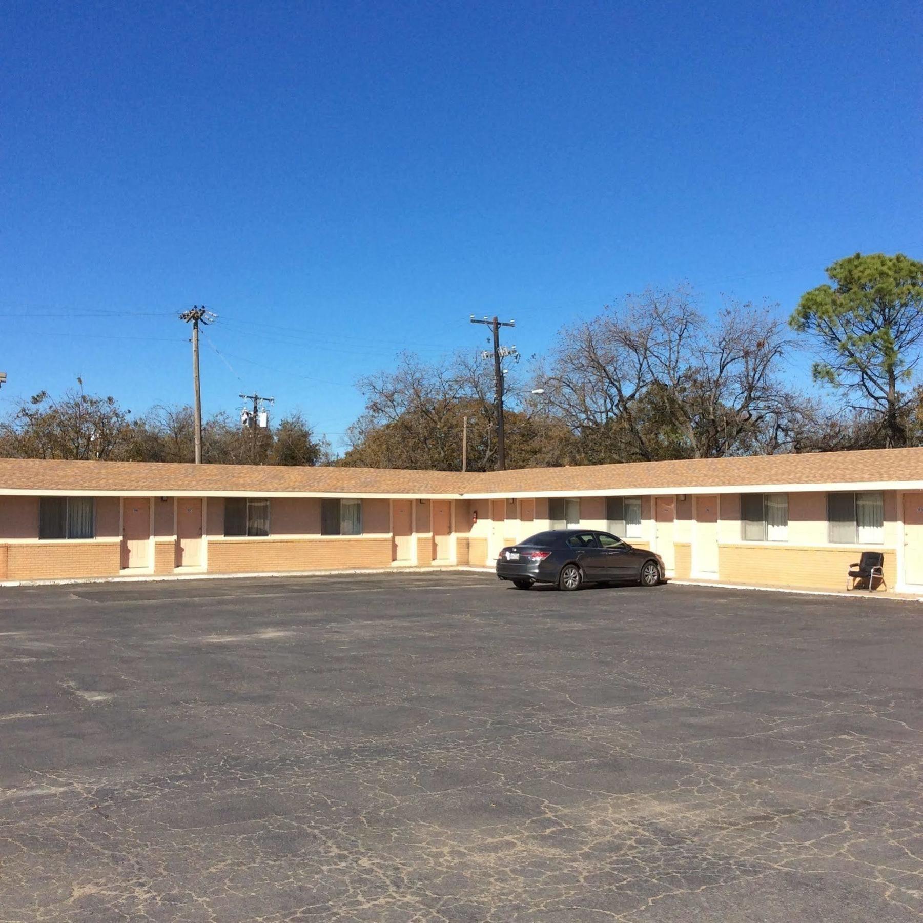 Regency Inn Comanche Exterior photo